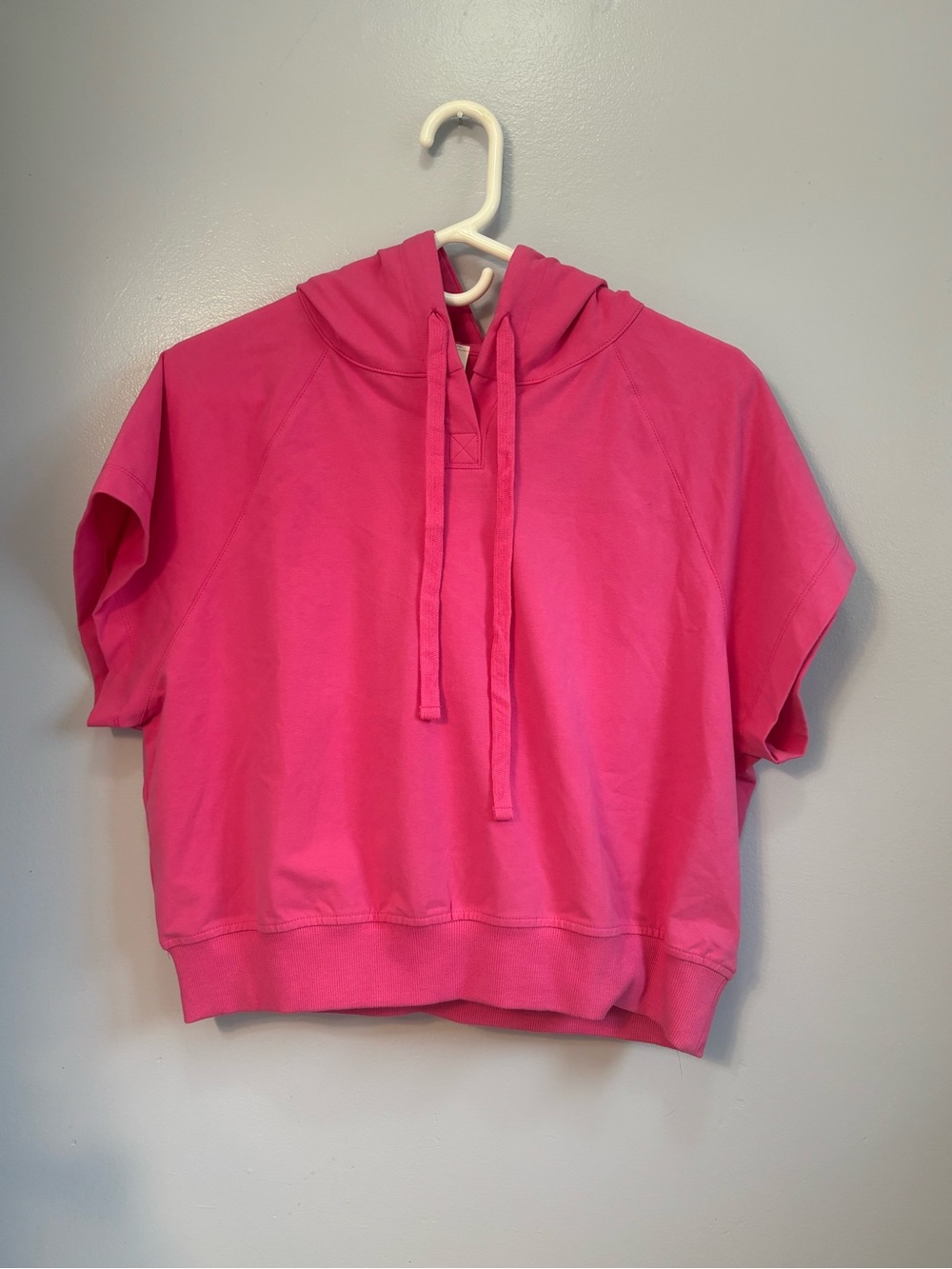 Rae Mode Hot Pink Cropped Short Sleeve Hoodie Top Sz S. NWOT